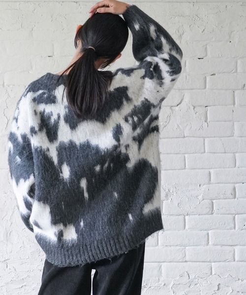 mili an deni（ミリアンデニ）の「カウ柄シャギーニットプルオーバー（ニット/セーター・レディース・チャコールグレー/ブラウン・M）」の6枚目の写真