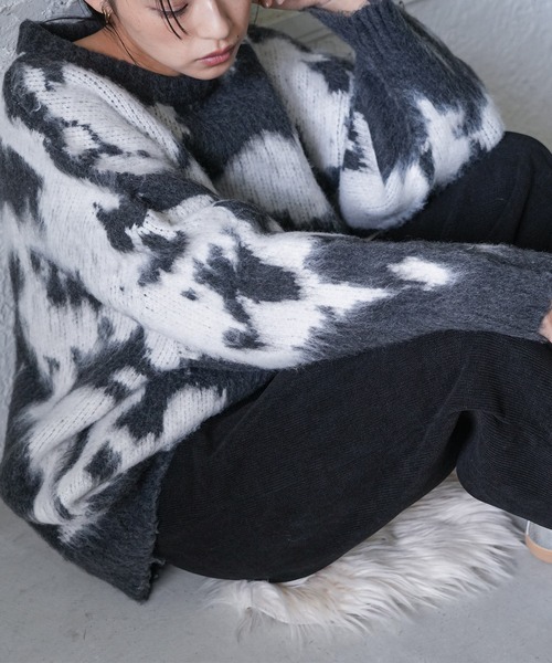 mili an deni（ミリアンデニ）の「カウ柄シャギーニットプルオーバー（ニット/セーター・レディース・チャコールグレー/ブラウン・M）」の7枚目の写真