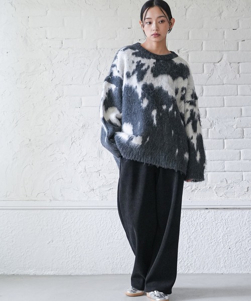 mili an deni（ミリアンデニ）の「カウ柄シャギーニットプルオーバー（ニット/セーター・レディース・チャコールグレー/ブラウン・M）」の9枚目の写真