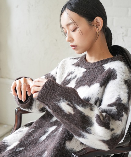 mili an deni（ミリアンデニ）の「カウ柄シャギーニットプルオーバー（ニット/セーター・レディース・チャコールグレー/ブラウン・M）」の12枚目の写真