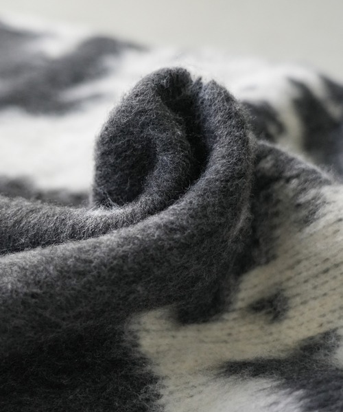 mili an deni（ミリアンデニ）の「カウ柄シャギーニットプルオーバー（ニット/セーター・レディース・チャコールグレー/ブラウン・M）」の16枚目の写真