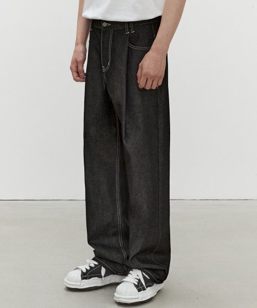 DECET(デケト)の「Deep Pleats Wide Jeans DCPT030CPBlack(デニムパンツ・レディース・その他・34/32/30/26/28)」の3枚目の写真