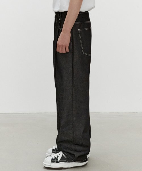 DECET(デケト)の「Deep Pleats Wide Jeans DCPT030CPBlack(デニムパンツ・レディース・その他・34/32/30/26/28)」の4枚目の写真