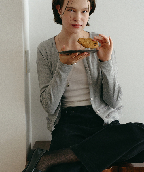 MAKE A TOAST(メイクアトースト)の「ニットフリンジカーディガン グレー MBEFTO005GR(カーディガン/ボレロ・レディース・ライトグレー・FREE)」の5枚目の写真