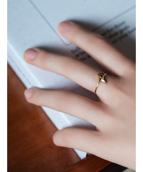 OVERGREY(オーバー グレイ)の「Headlight Ring 2 - Gold(リング・レディース・その他・10号/12号/11号/9号/8号/13号/16号/14号/17号/18号/19号/7号/20号/15号)」の3枚目の写真
