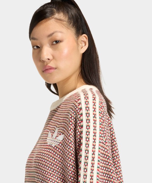 adidas（アディダス）の「adidas/アディダス KNIT SWEATER オーバーサイズ トレフォイルロゴ ニット 2026年春夏（ニット/セーター・レディース・ベージュ/レッド・S/XS/L/M）」の9枚目の写真