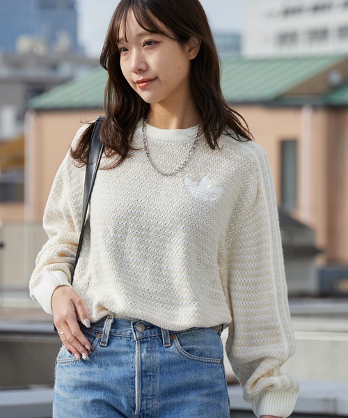 adidas（アディダス）の「adidas/アディダス KNIT SWEATER オーバーサイズ トレフォイルロゴ ニット 2026年春夏（ニット/セーター・レディース・ベージュ/レッド・S/XS/L/M）」の17枚目の写真