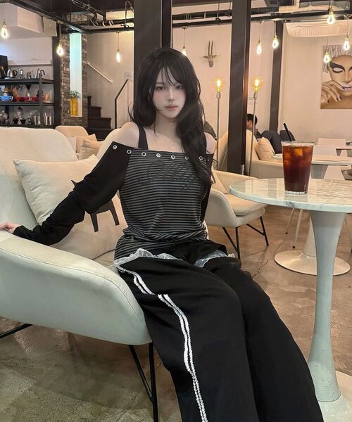ILLIGO(イリゴ)の「ラグランオフショルダー ロングスリーブ ストライプ チャコール(Tシャツ/カットソー・レディース・その他・OS)」の3枚目の写真