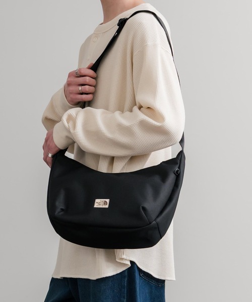 THE NORTH FACE(ザノースフェイス)の「新色追加 日本未展開モデル WHITE LABEL THE NORTH FACE STANDARD HOBO BAG S ショルダーバッグ(ショルダーバッグ・メンズ・ブラック/クリーム・FREE)」の3枚目の写真