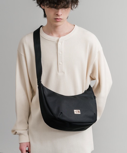 THE NORTH FACE(ザノースフェイス)の「新色追加 日本未展開モデル WHITE LABEL THE NORTH FACE STANDARD HOBO BAG S ショルダーバッグ(ショルダーバッグ・メンズ・ブラック/クリーム・FREE)」の4枚目の写真