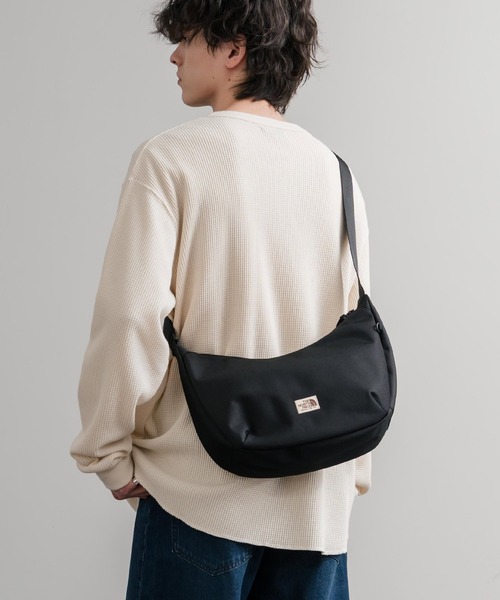 THE NORTH FACE(ザノースフェイス)の「新色追加 日本未展開モデル WHITE LABEL THE NORTH FACE STANDARD HOBO BAG S ショルダーバッグ(ショルダーバッグ・メンズ・ブラック/クリーム・FREE)」の7枚目の写真