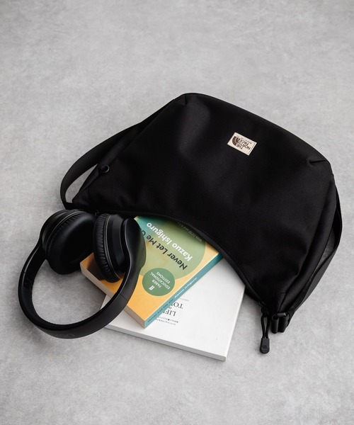 THE NORTH FACE(ザノースフェイス)の「新色追加 日本未展開モデル WHITE LABEL THE NORTH FACE STANDARD HOBO BAG S ショルダーバッグ(ショルダーバッグ・メンズ・ブラック/クリーム・FREE)」の20枚目の写真