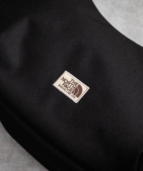 THE NORTH FACE(ザノースフェイス)の「新色追加 日本未展開モデル WHITE LABEL THE NORTH FACE STANDARD HOBO BAG S ショルダーバッグ(ショルダーバッグ・メンズ・ブラック/クリーム・FREE)」の11枚目の写真