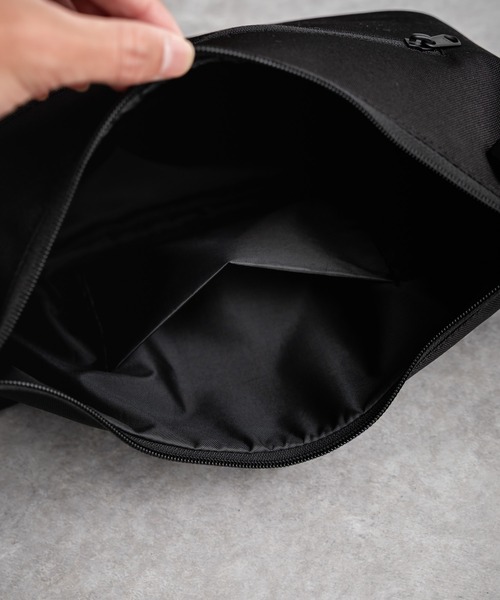 THE NORTH FACE(ザノースフェイス)の「新色追加 日本未展開モデル WHITE LABEL THE NORTH FACE STANDARD HOBO BAG S ショルダーバッグ(ショルダーバッグ・メンズ・ブラック/クリーム・FREE)」の18枚目の写真