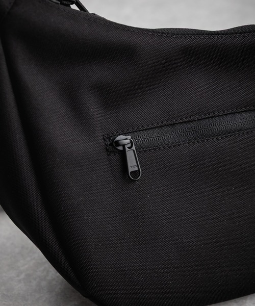 THE NORTH FACE(ザノースフェイス)の「新色追加 日本未展開モデル WHITE LABEL THE NORTH FACE STANDARD HOBO BAG S ショルダーバッグ(ショルダーバッグ・メンズ・ブラック/クリーム・FREE)」の19枚目の写真
