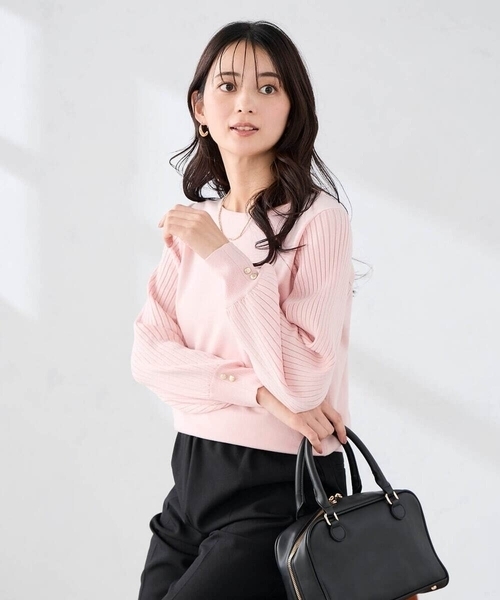 a.v.v(アーヴェヴェ)の「プリーツスリーブニット(ニット/セーター・レディース・ライトグレー/ネイビー/ライトピンク・36/38/40/42)」の3枚目の写真