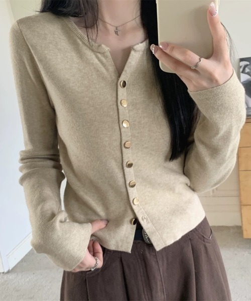 Beststore(ベストストア)の「ゴールドボタンキーネックカーディガン(カーディガン/ボレロ・レディース・ブラック/アイボリー/ベージュ/ブラウン・FREE)」の5枚目の写真