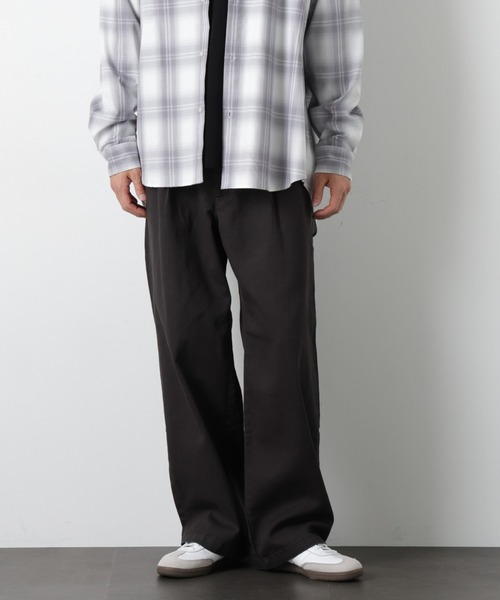 NANO universe(ナノユニバース)の「イージーバギーパンツ(デニムパンツ・メンズ・アイボリー/ブルー/スミクロ・S/L/M)」の2枚目の写真