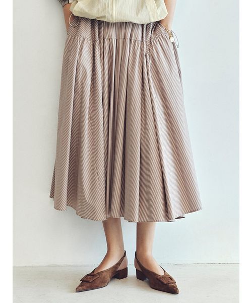 Mila Owen(ミラオーウェン)の「ウエストボリュームフレアスカート(スカート・レディース・グレー/ホワイト/ネイビー/ベージュ・1/0)」の5枚目の写真