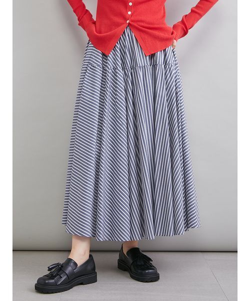 Mila Owen(ミラオーウェン)の「ウエストボリュームフレアスカート(スカート・レディース・グレー/ホワイト/ネイビー/ベージュ・1/0)」の2枚目の写真