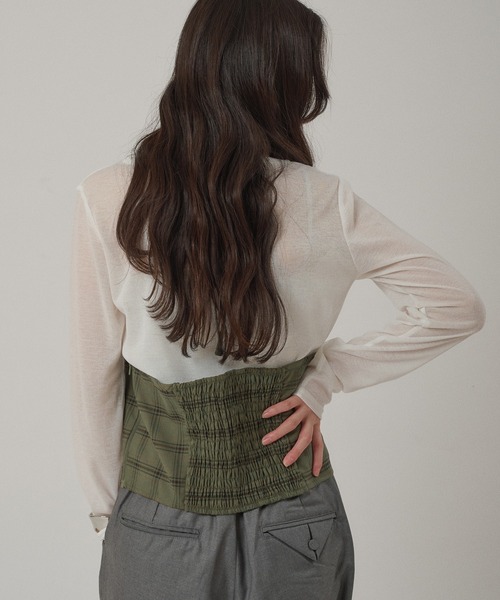 MUHET(ミュエータ)の「sheer henry neck top & halter neck bustier set / シアーヘンリートップス&ホルターネックビスチェセット(Tシャツ/カットソー・レディース・ネイビー/カーキ/チャコールグレー・FREE)」の16枚目の写真