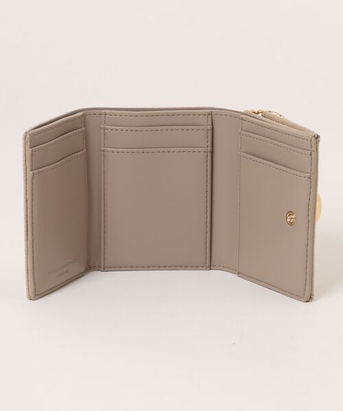 STELLA McCARTNEY(ステラマッカートニー)の「Falabella Tri-Fold Wallet / ファラベラ トリフォールド ウォレット(財布・レディース・クリーム・ONE SIZE)」の4枚目の写真