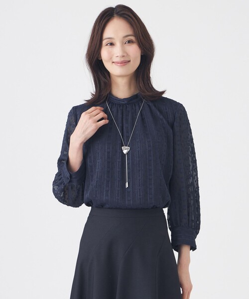 TRANS WORK(トランスワーク)の「【ウォッシャブル】シフォンカットジャカードブラウス(シャツ/ブラウス・レディース・ネイビー/オフホワイト・38/40)」の1枚目の写真