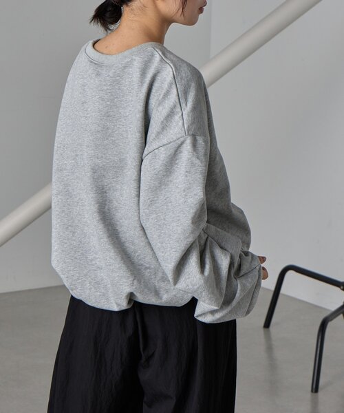 goocy（グーシー）の「裏毛袖タックバルーンプルオーバー（Tシャツ/カットソー・レディース・ブラック/グレー/ホワイト系その他・FREE）」の17枚目の写真