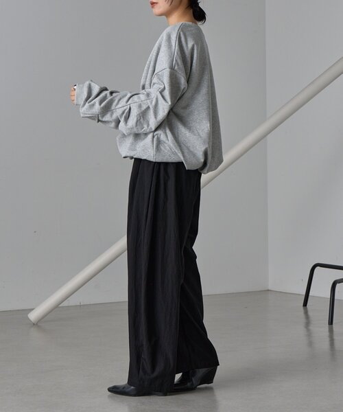 goocy（グーシー）の「裏毛袖タックバルーンプルオーバー（Tシャツ/カットソー・レディース・ブラック/グレー/ホワイト系その他・FREE）」の19枚目の写真