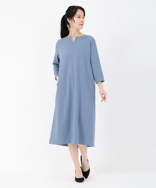 STRAWBERRY-FIELDS（ストロベリーフィールズ）の「ナチュレクロス_キーネックワンピース（ワンピース・レディース・ライトブルー/ベージュ/ネイビー・2）」の2枚目の写真