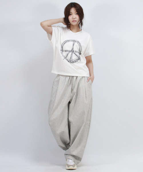 DEMARC(ドゥマーク)の「Grunge washing side one tuck curved wide pants Gray(その他パンツ・レディース・グレー・MEDIUM/LARGE)」の2枚目の写真