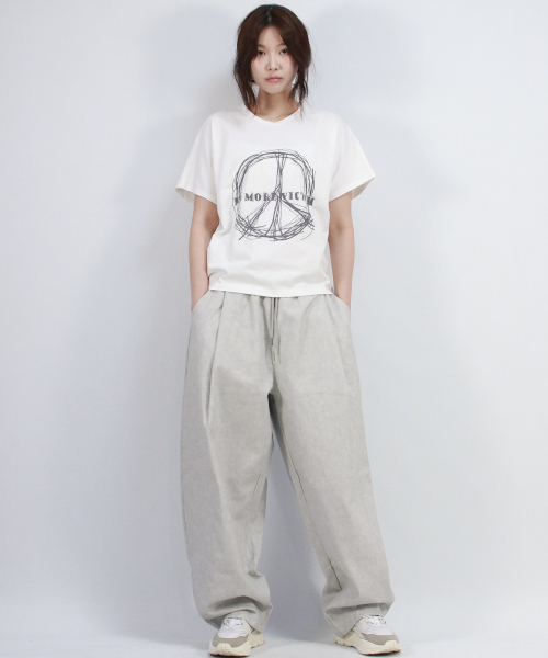 DEMARC(ドゥマーク)の「Grunge washing side one tuck curved wide pants Gray(その他パンツ・レディース・グレー・MEDIUM/LARGE)」の3枚目の写真
