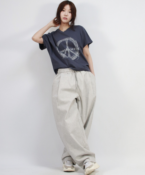 DEMARC(ドゥマーク)の「Grunge washing side one tuck curved wide pants Gray(その他パンツ・レディース・グレー・MEDIUM/LARGE)」の6枚目の写真