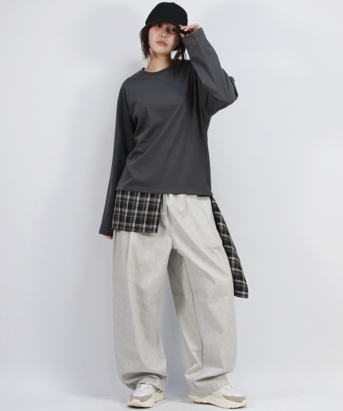 DEMARC(ドゥマーク)の「Grunge washing side one tuck curved wide pants Gray(その他パンツ・レディース・グレー・MEDIUM/LARGE)」の7枚目の写真