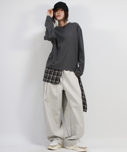 DEMARC(ドゥマーク)の「Grunge washing side one tuck curved wide pants Gray(その他パンツ・レディース・グレー・MEDIUM/LARGE)」の8枚目の写真