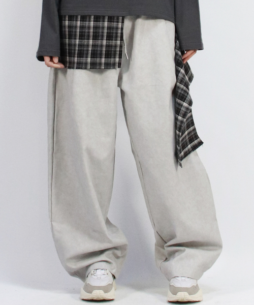 DEMARC(ドゥマーク)の「Grunge washing side one tuck curved wide pants Gray(その他パンツ・レディース・グレー・MEDIUM/LARGE)」の9枚目の写真