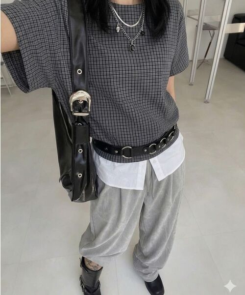 DEMARC(ドゥマーク)の「Grunge washing side one tuck curved wide pants Gray(その他パンツ・レディース・グレー・MEDIUM/LARGE)」の12枚目の写真