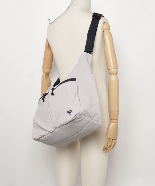 hummel(ヒュンメル)の「hummel/ヒュンメル PLAY Shoulderbag(ショルダーバッグ・レディース・ブラック/グレー・FREE)」の7枚目の写真
