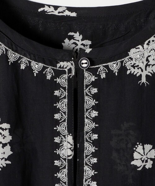 Fanaka(ファナカ)の「【SHIPS別注】Fanaka:〈手洗い可能〉フラワー プリント 刺繍 ワンピース(ワンピース・レディース・ブラック/ブルー・ONE SIZE)」の5枚目の写真