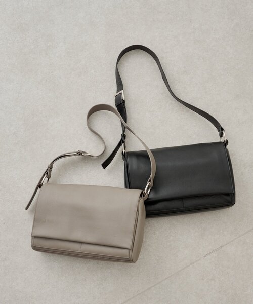 BEARDSLEY(ビアズリー)の「《4/8(水)12:00予約開始》《本革》ラージレザーボディバッグ(ショルダーバッグ・レディース・グレー系その他/ブラック・FREE)」の8枚目の写真
