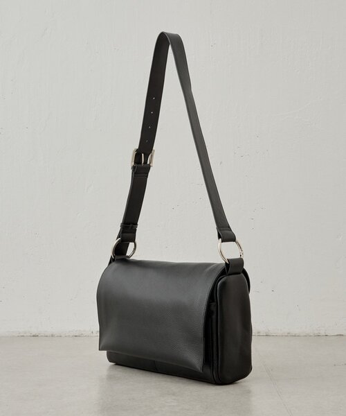 BEARDSLEY(ビアズリー)の「《4/8(水)12:00予約開始》《本革》ラージレザーボディバッグ(ショルダーバッグ・レディース・グレー系その他/ブラック・FREE)」の10枚目の写真