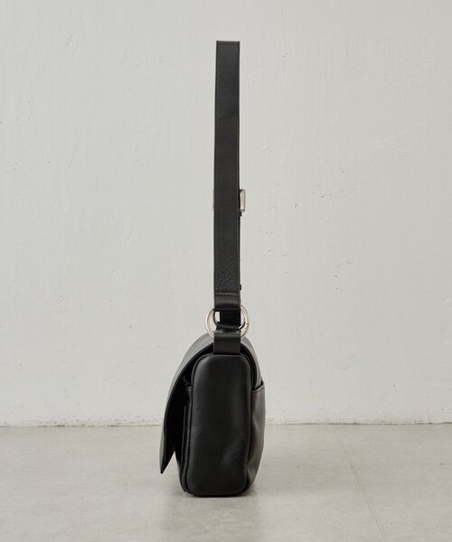 BEARDSLEY(ビアズリー)の「《4/8(水)12:00予約開始》《本革》ラージレザーボディバッグ(ショルダーバッグ・レディース・グレー系その他/ブラック・FREE)」の11枚目の写真