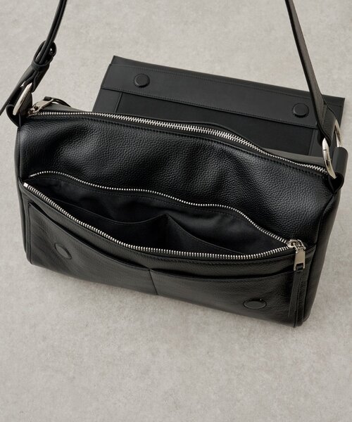 BEARDSLEY(ビアズリー)の「《4/8(水)12:00予約開始》《本革》ラージレザーボディバッグ(ショルダーバッグ・レディース・グレー系その他/ブラック・FREE)」の17枚目の写真