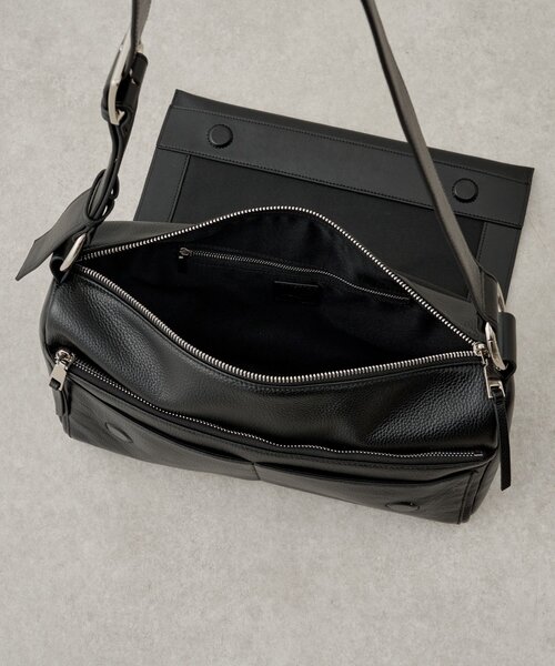 BEARDSLEY(ビアズリー)の「《4/8(水)12:00予約開始》《本革》ラージレザーボディバッグ(ショルダーバッグ・レディース・グレー系その他/ブラック・FREE)」の18枚目の写真