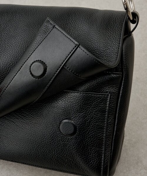 BEARDSLEY(ビアズリー)の「《4/8(水)12:00予約開始》《本革》ラージレザーボディバッグ(ショルダーバッグ・レディース・グレー系その他/ブラック・FREE)」の21枚目の写真