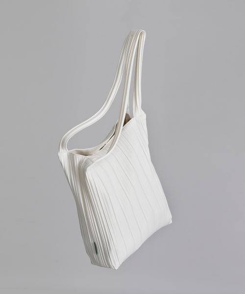 GREEN STUFF(グリーンスタッフ)の「boxy bag 53 - random pleats black(エコバッグ/サブバッグ・レディース・その他・FREE)」の3枚目の写真