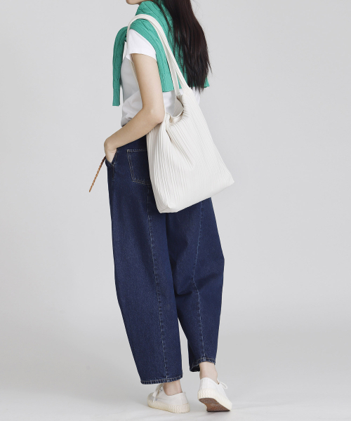 GREEN STUFF(グリーンスタッフ)の「boxy bag 53 - random pleats black(エコバッグ/サブバッグ・レディース・その他・FREE)」の5枚目の写真