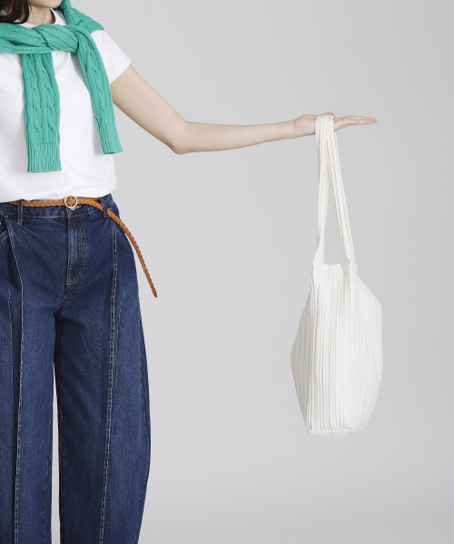 GREEN STUFF(グリーンスタッフ)の「boxy bag 53 - random pleats black(エコバッグ/サブバッグ・レディース・その他・FREE)」の6枚目の写真