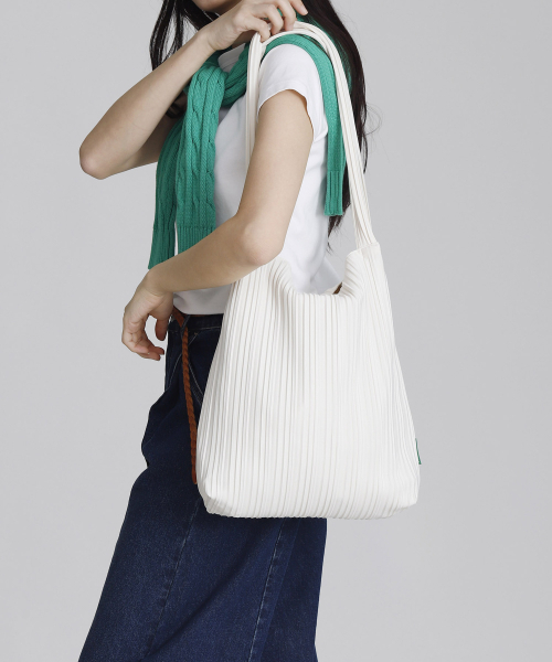 GREEN STUFF(グリーンスタッフ)の「boxy bag 53 - random pleats black(エコバッグ/サブバッグ・レディース・その他・FREE)」の7枚目の写真