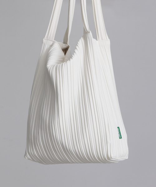 GREEN STUFF(グリーンスタッフ)の「boxy bag 53 - random pleats black(エコバッグ/サブバッグ・レディース・その他・FREE)」の8枚目の写真